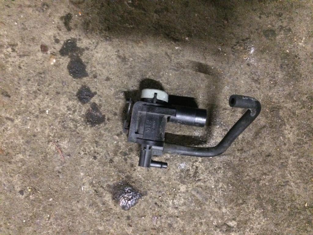 Volkswagen Passat (B6) 2005-2010 для Пневматический клапан