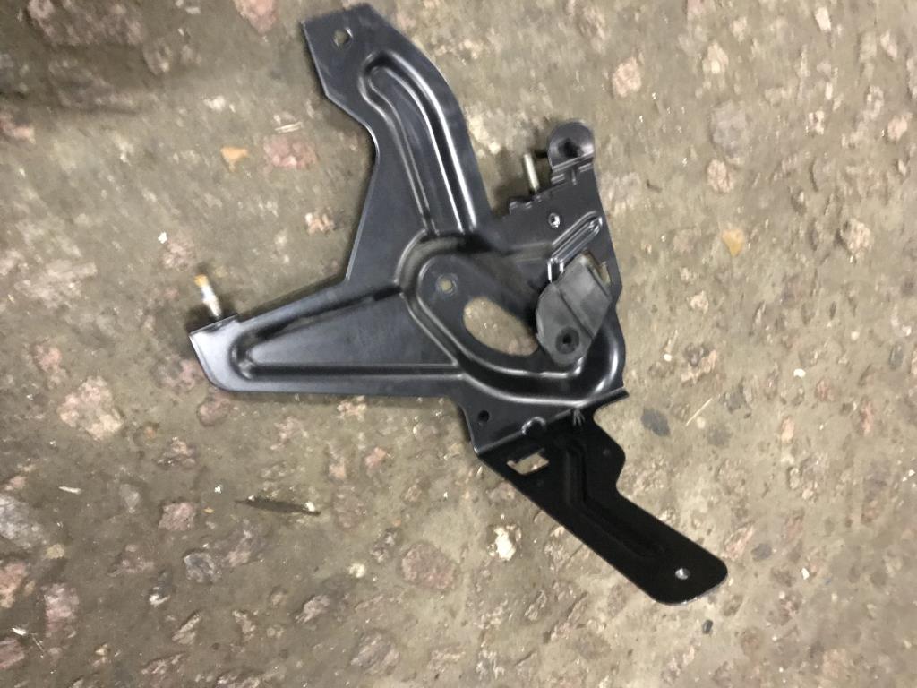 Audi Q7 (4L)  2005 - 2009 для Кронштейн