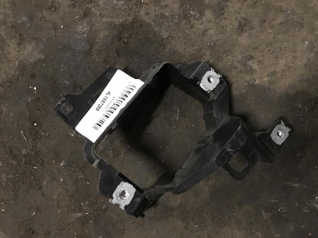 Audi Q7 (4L)  2005 - 2009 для Кронштейн