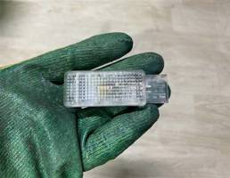 Плафон салонный для Volkswagen Touareg 7L 2007-2010  запчасти бу