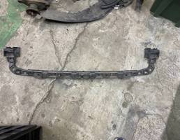 кронштейн заднего бампера центральный для Volkswagen Golf VI 2009-2012  запчасти бу