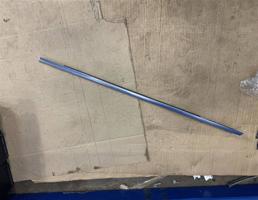 Молдинг стекла двери задней левой для Mercedes-Benz W253 X253 GLC coupe 2015-  запчасти бу