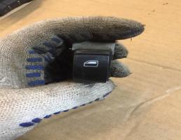 Кнопка стеклоподъемника для Audi A6 (C5) 2001-2004 рестайлинг  запчасти бу