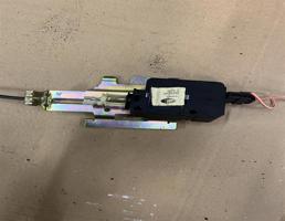 Активатор замка крышки бензобака для Land Rover Range Rover Sport L320 2005-  запчасти бу