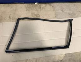 уплотнитель стекла двери задний левый для Land Rover Range Rover Evoque 2011>  запчасти бу