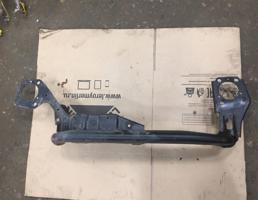Поперечная труба траверса для Audi A4 (B7) 2005-2007  запчасти бу