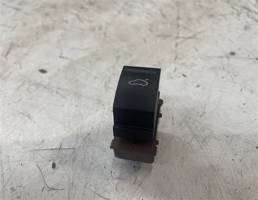 Кнопка открывания багажника для Volkswagen Passat (B7) 2011-2015  запчасти бу