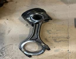 Поршень с шатуном для Audi Q7 (4L)  2005 - 2009  запчасти бу