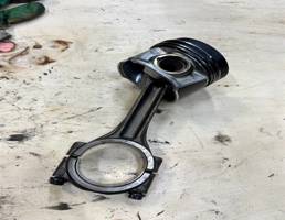 Поршень с шатуном для Skoda Octavia (A7) 2013-2017  запчасти бу