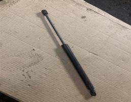 Амортизатор крышки багажника для Audi Q7 (4L)  2005 - 2009  запчасти бу