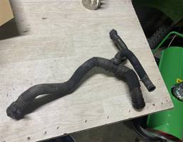 Патрубок системы охлаждения  для Audi A6 (C7 4G)2011-2014  запчасти бу