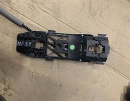 Кронштейн ручки для Volkswagen Touareg NF 2010 -2014  запчасти бу