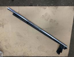 Молдинг стекла двери задней правой для Mercedes-Benz W219 CLS 2004-2010  запчасти бу