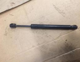 Амортизатор крышки багажника для Audi A6 (C6 4F) 2005-2008  запчасти бу