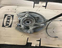 Кулак поворотный задний левый для Mercedes-Benz W204 C-classe 2011-2015 рестайлинг  запчасти бу