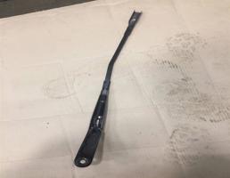 Поводок стеклоочистителя передний левый для Audi Q8 2018-  запчасти бу