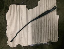 Поводок стеклоочистителя передний правый для Volkswagen Passat (B5) 1996-2000  запчасти бу