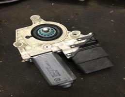 Мотор стеклоподъемника для Volkswagen Golf V 2003-2009  запчасти бу