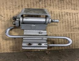 Петля двери передней правой нижняя для Audi A6 (C6 4F) 2005-2008  запчасти бу