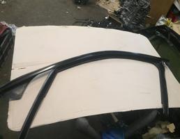 уплотнитель стекла двери передний левый для Mercedes-Benz W253 X253 GLC 2015-2019  запчасти бу