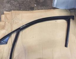 уплотнитель стекла двери передний левый для Mercedes-Benz W253 X253 GLC coupe 2015-  запчасти бу