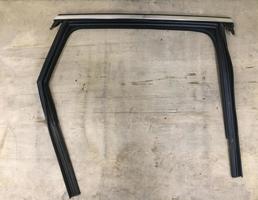 уплотнитель стекла двери задний правый для Audi A4 (B9) 2015-2020  запчасти бу