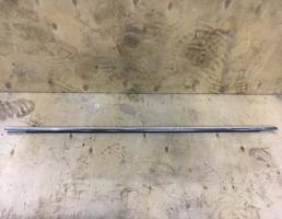 уплотнитель стекла двери передний правый для Volkswagen Passat (B6) 2005-2010  запчасти бу