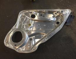 Стеклоподъемник задний правый для Mercedes-Benz W204 C-classe 2006-2011  запчасти бу