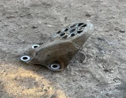 Опора двигателя левая для Volkswagen Touareg 7L 2002-2006  запчасти бу