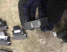 Кнопка центрального замка для Volkswagen Touareg 7L 2007-2010  запчасти бу