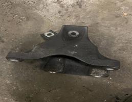 Опора двигателя правая для Audi A6 (C6 4F) 2005-2008  запчасти бу