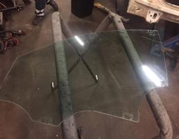 Стекло двери передней левой для Mercedes-Benz W205 C-classe 2014-2018  запчасти бу