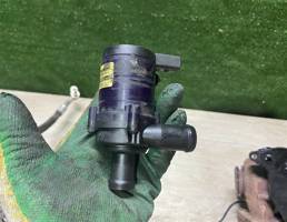 Дополнительный насос системы охлаждения для Volkswagen Touareg 7L 2007-2010  запчасти бу