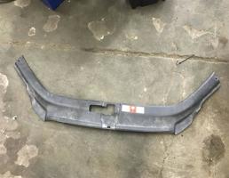 Накладка жабо передней панели для Audi Q7 (4L)  2005 - 2009  запчасти бу