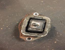 Опора двигателя для Land Rover Range Rover Sport L320 2005-  запчасти бу