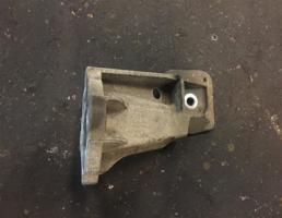 Кронштейн опоры двигателя для Land Rover Range Rover Sport L320 2005-  запчасти бу