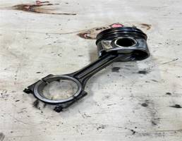 Поршень с шатуном для Skoda Octavia (A7) 2013-2017  запчасти бу