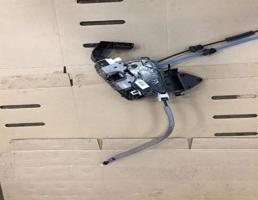 Замок двери задней левой для Mercedes-Benz W204 C-classe 2006-2011  запчасти бу