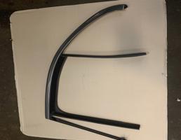 уплотнитель стекла двери задний левый для Mercedes-Benz W205 C-classe 2014-2018  запчасти бу