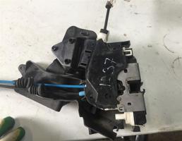 Замок двери задней левой для Mercedes-Benz W204 C-classe 2006-2011  запчасти бу