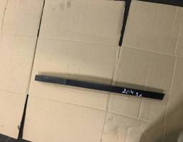 Направляющая стекла двери для Mercedes-Benz W204 C-classe 2011-2015 рестайлинг  запчасти бу