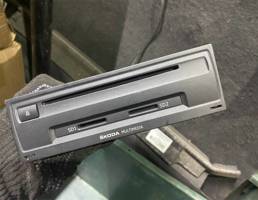 Блок управления магнитолой для Skoda Octavia (A7) 2013-2017  запчасти бу