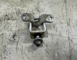 Петля багажника правая для Skoda Octavia (A5 1Z-) 2008-2013 рестайлинг  запчасти бу