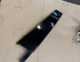 Накладка двери передней правой для Mercedes-Benz W205 C-classe 2014-2018  запчасти бу