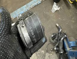 Патрубок для Audi Q7 (4L)  2009 - 2015 рестайлинг  запчасти бу