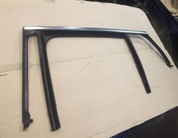 уплотнитель стекла двери задний левый для Mercedes-Benz W253 X253 GLC coupe 2015-  запчасти бу