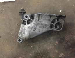 Опора двигателя правая для Volkswagen Transporter T5 2003-2009  запчасти бу