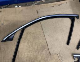 уплотнитель стекла двери передний левый для Mercedes-Benz W253 X253 GLC coupe 2015-  запчасти бу