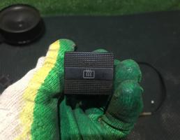 Кнопка обогрева заднего стекла для Volkswagen Golf III/Vento 1991-1997  запчасти бу