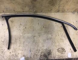 уплотнитель стекла двери передний правый для Volkswagen Passat (B6) 2005-2010  запчасти бу